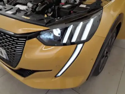 Photo 57 Peugeot 208  PureTech 100 S&S EAT8