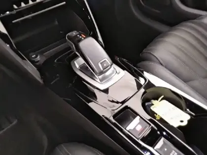 Photo 13 Peugeot 208  PureTech 100 S&S EAT8