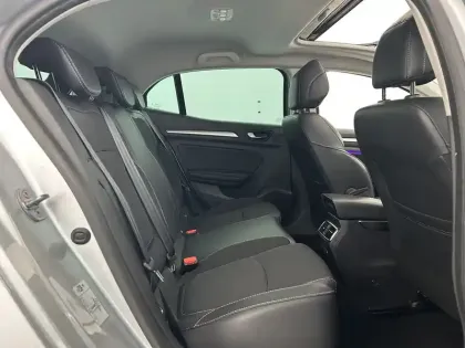 Photo 18 Renault Megane  IV Berline Blue dCi 115 EDC