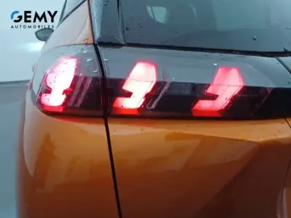 Photo 81 Peugeot 2008  PureTech 100 S&S BVM6