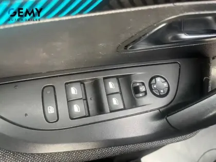 Photo 11 Peugeot 2008  PureTech 100 S&S BVM6