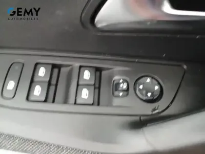 Photo 30 Peugeot 2008  PureTech 100 S&S BVM6