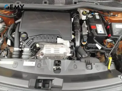 Photo 33 Peugeot 2008  PureTech 100 S&S BVM6