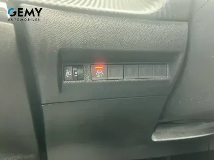 Photo 12 Peugeot 2008  PureTech 100 S&S BVM6