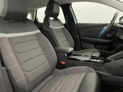 Photo 60 Citroën C4 e- 136 ch Automatique