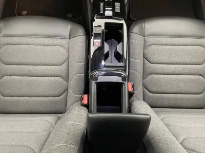 Photo 58 Citroën C4 e- 136 ch Automatique