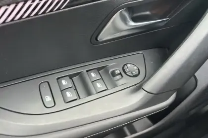 Photo 46 Peugeot 2008  100 S&S BVM6