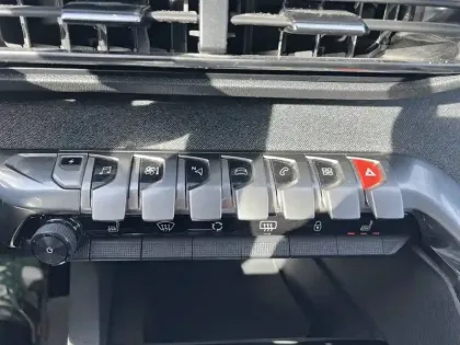 Photo 40 Peugeot 3008  Hybrid 225 e-EAT8