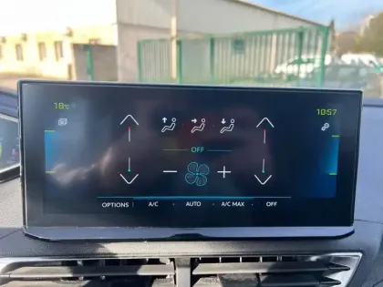 Photo 34 Peugeot 3008  Hybrid 225 e-EAT8