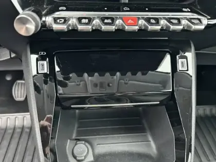 Photo 27 Peugeot 208  PureTech 100 S&S BVM6