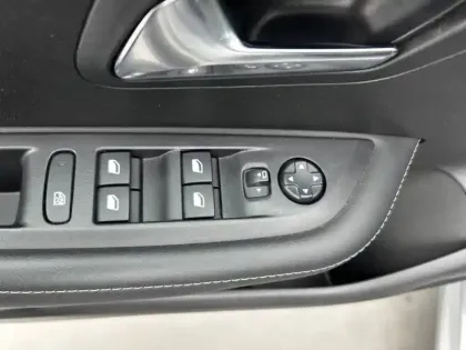 Photo 21 Peugeot 208  PureTech 100 S&S BVM6