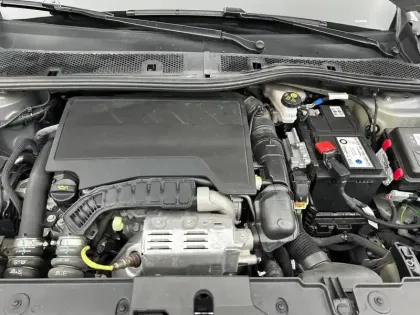 Photo 17 Peugeot 208  PureTech 100 S&S BVM6