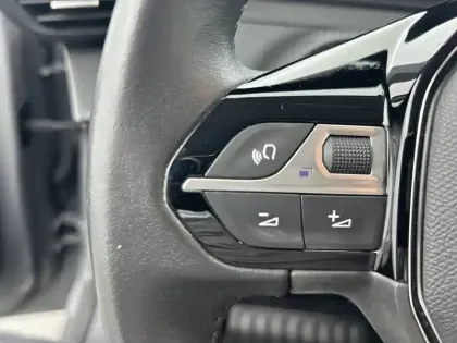 Photo 23 Peugeot 208  PureTech 100 S&S BVM6