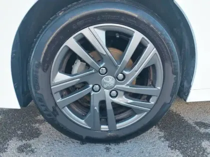 Photo 12 Peugeot 208  PureTech 75 S&S BVM5