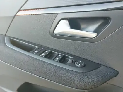 Photo 18 Peugeot 208  PureTech 75 S&S BVM5