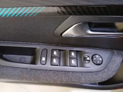 Photo 29 Peugeot 208  PureTech 100 S&S BVM6