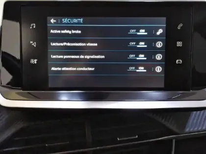 Photo 21 Peugeot 208  PureTech 100 S&S BVM6