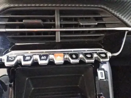 Photo 24 Peugeot 208  PureTech 100 S&S BVM6