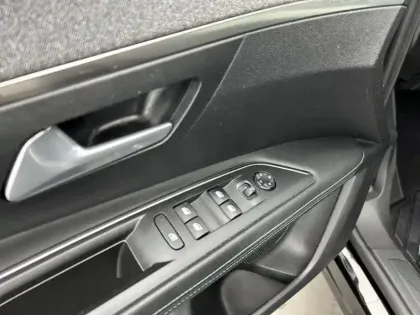 Photo 48 Peugeot 3008  Hybrid 225 e-EAT8