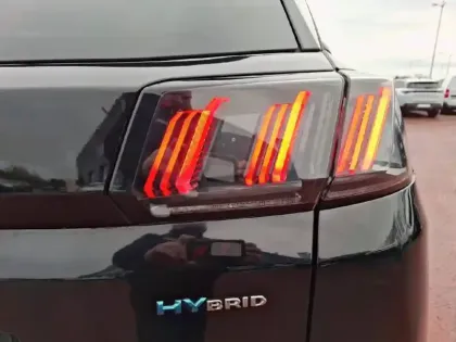 Photo 16 Peugeot 3008  Hybrid 225 e-EAT8