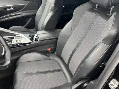 Photo 41 Peugeot 3008  Hybrid 225 e-EAT8