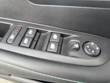 Photo 17 Peugeot 208  Electrique 50 kWh 136ch