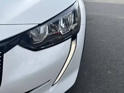 Photo 15 Peugeot 208  Electrique 50 kWh 136ch