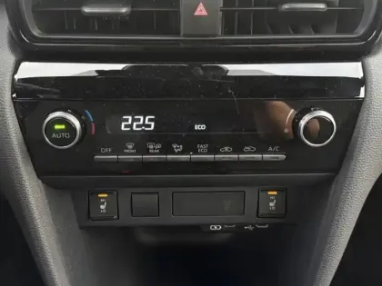 Photo 15 Toyota Yaris Hybride 1.5 HYBRID 130H DESIGN AUTO 2WD