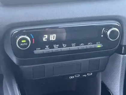 Photo 14 Toyota Yaris Hybride 116H DESIGN PACK MY25