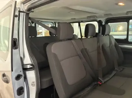 Photo 8 Renault Trafic Combi L1 2.0 Blue dCi 150ch S&S Zen 8 places E6E