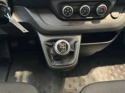 Photo 7 Renault Trafic Combi L1 2.0 Blue dCi 150ch S&S Zen 8 places E6E