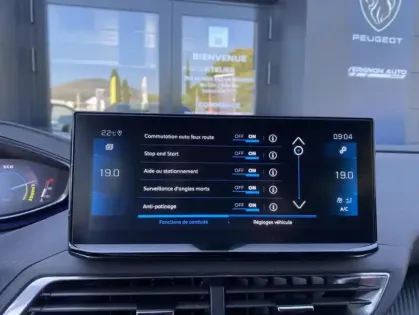 Photo 8 Peugeot 5008 II Hybrid 136 e-DCS6 Allure Pack