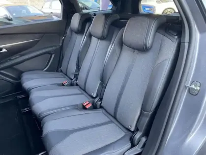 Photo 18 Peugeot 5008 II Hybrid 136 e-DCS6 Allure Pack