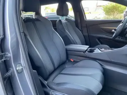 Photo 27 Peugeot 5008 II Hybrid 136 e-DCS6 Allure Pack