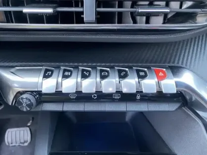 Photo 15 Peugeot 5008 II Hybrid 136 e-DCS6 Allure Pack