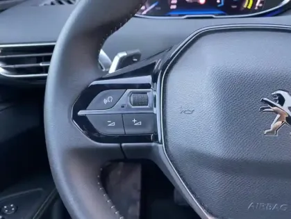 Photo 28 Peugeot 5008 II Hybrid 136 e-DCS6 Allure Pack