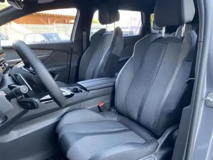 Photo 17 Peugeot 5008 II Hybrid 136 e-DCS6 Allure Pack