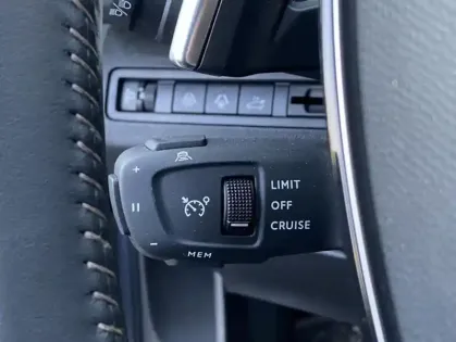 Photo 12 Peugeot 5008 II Hybrid 136 e-DCS6 Allure Pack