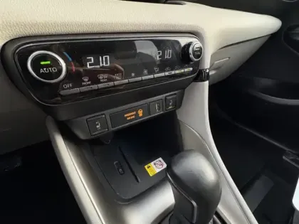 Photo 11 Toyota Yaris Hybride 116h Iconic Techno