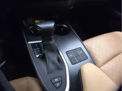 Photo 13 Lexus UX 250H 2WD Le