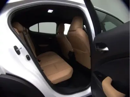 Photo 22 Lexus UX 250H 2WD Le