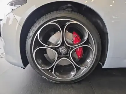 Photo 10 Alfa Romeo Giulia  2.2 Diesel 210ch Veloce Q4 AT8