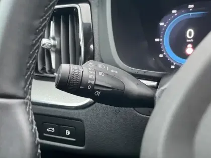 Photo 14 Volvo Xc60  T6 Hybride Rechargeable 253 + 145ch Plus Style Dark Geartronic 8 AWD