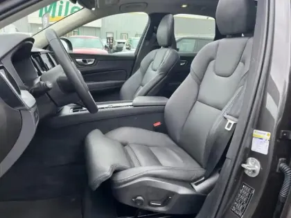 Photo 5 Volvo Xc60  T6 Hybride Rechargeable 253 + 145ch Plus Style Dark Geartronic 8 AWD