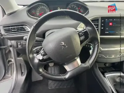 Photo 11 Peugeot 308  1.2 PureTech 110ch E6.3 S&S Active