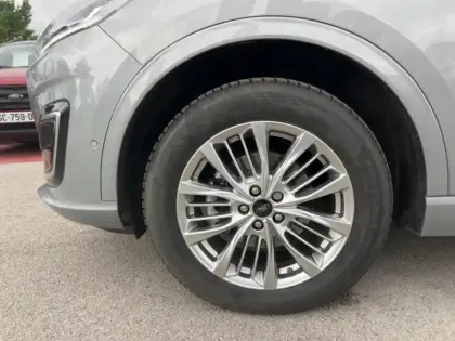 Photo 8 Ford Kuga  2.5 Duratec 190ch FHEV Vignale BVA i-AWD 4X4