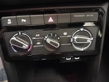 Photo 14 Volkswagen T-cross  1.0 TSI 110ch Life Tech