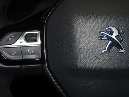 Photo 9 Peugeot 208  Affaire 1.2 PureTech 75ch S&S Premium Pack