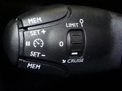 Photo 11 Peugeot 208  Affaire 1.2 PureTech 75ch S&S Premium Pack