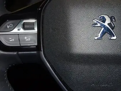 Photo 10 Peugeot 208  1.2 PureTech 100ch S&S Style 118g